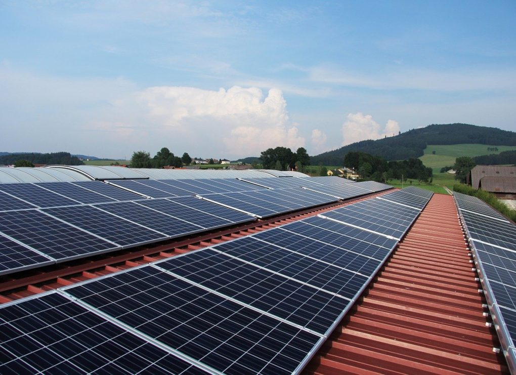 Panele fotowoltaiczne - instalacja wykorzystująca energię słoneczną