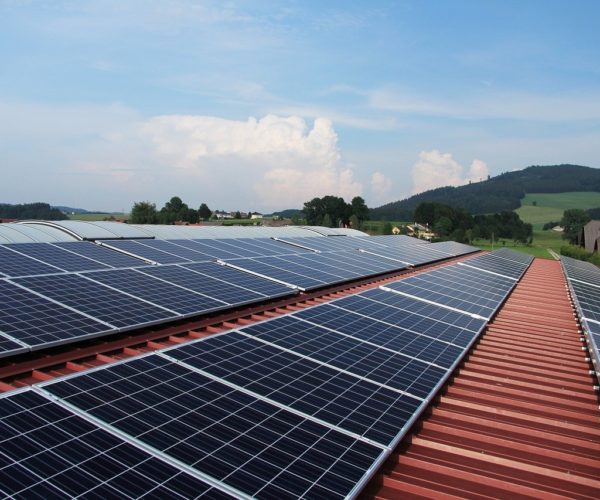 Panele fotowoltaiczne - instalacja wykorzystująca energię słoneczną